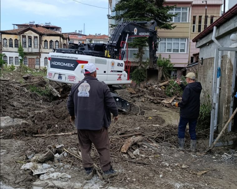      Havza’da Yaşanan Sel Felaketinin Ardından 7/24 Sahada Çalışmalar Devam Etmektedir.